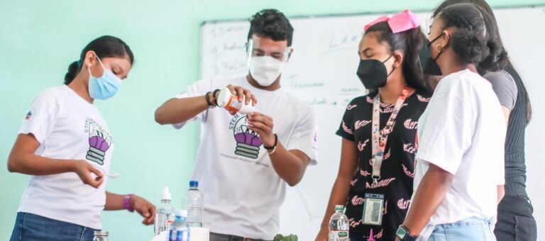 Jóvenes hacia un futuro STEM más inclusivo en Panamá
