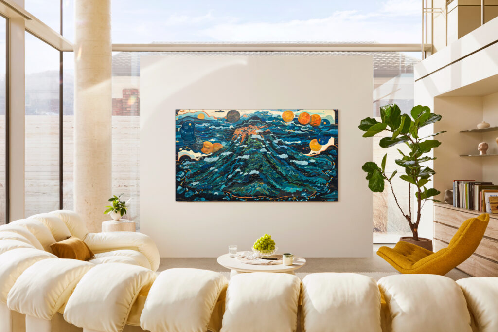 The Frame de Samsung en una sala moderna, demostrando cómo las madres techies combinan arte, tecnología y diseño en el hogar.